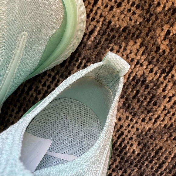 Women’s Nike Epic React Flyknit 2 Running/Training Shoe in Mint Blue size 7.5 - Picture 8 of 12